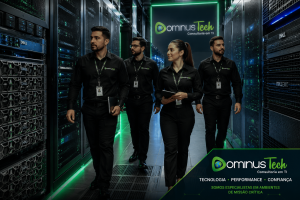 Equipe da Dominus Tech caminhando por um moderno datacenter corporativo entre servidores Dell e storages Dell, monitorando infraestrutura crítica de TI, armazenamento de dados, disponibilidade e ambientes empresariais de alta performance.