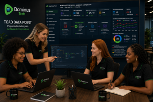 Equipe de BI da Dominus Tech formada por profissionais diversas, incluindo mulheres negra, loira e ruiva, preparando dados com o Toad Data Point para integração de informações e criação de dashboards corporativos em ambiente empresarial.